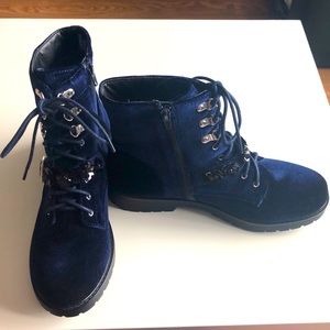 UNIONBAY blue velvet combat boots, BNWOT